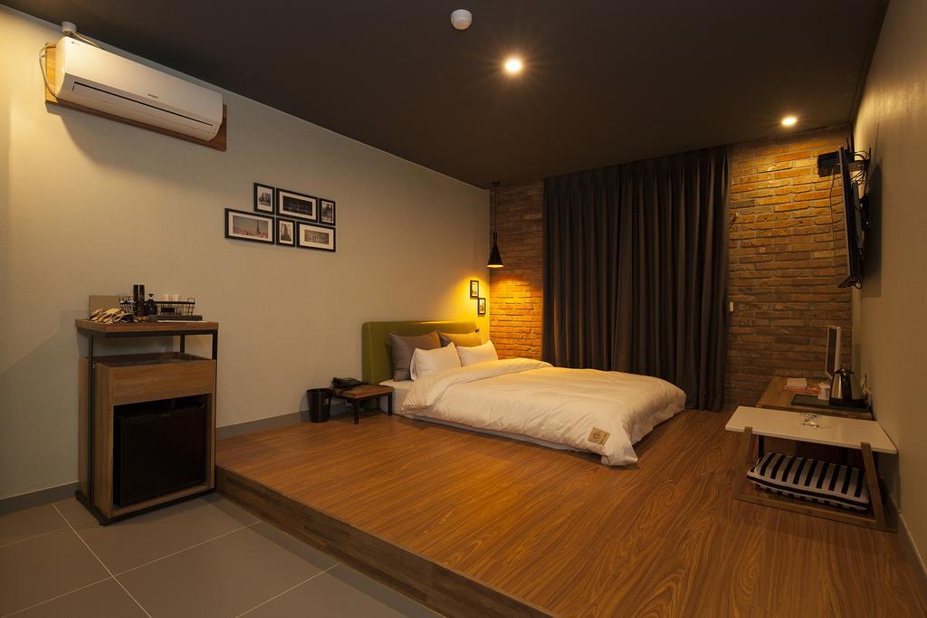 Hotel Gray Changwon Exteriör bild