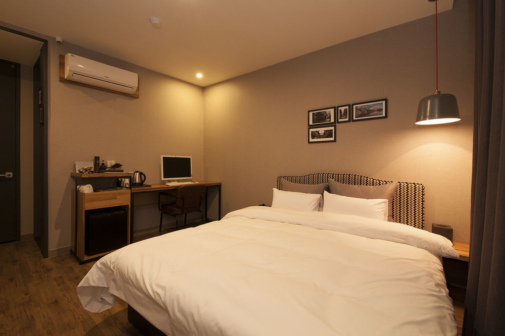 Hotel Gray Changwon Exteriör bild